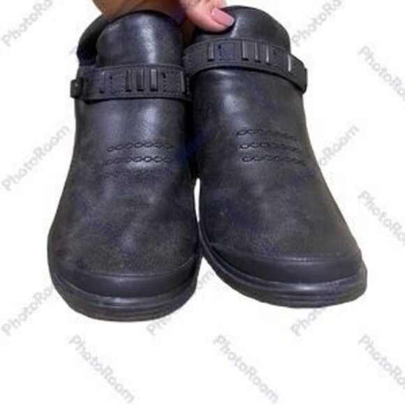 ✨Bzees Slip-On Booties - Barista✨ - Picture 5 of 12